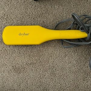 Dry bar heated straightening brush